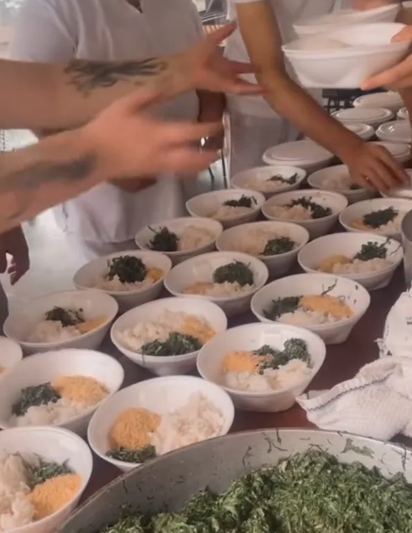 Refeições preparadas pela nossa equipe de voluntariado